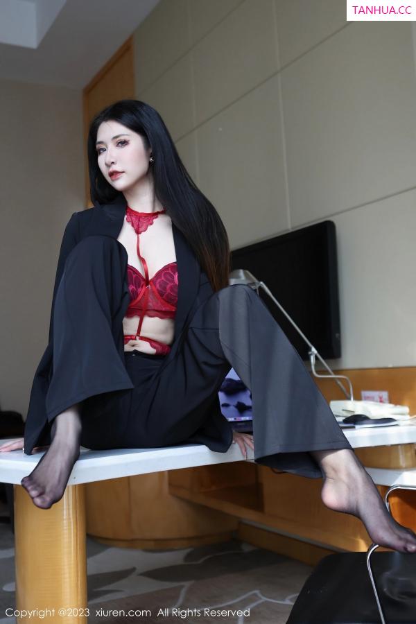 林依娜  [XiuRen]高清写真图 2023.03.13 No.6402 依娜Yina 美腿新人第37张图片